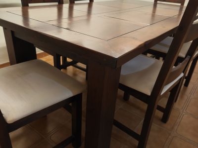 großer Esstisch mit 6 Stühlen