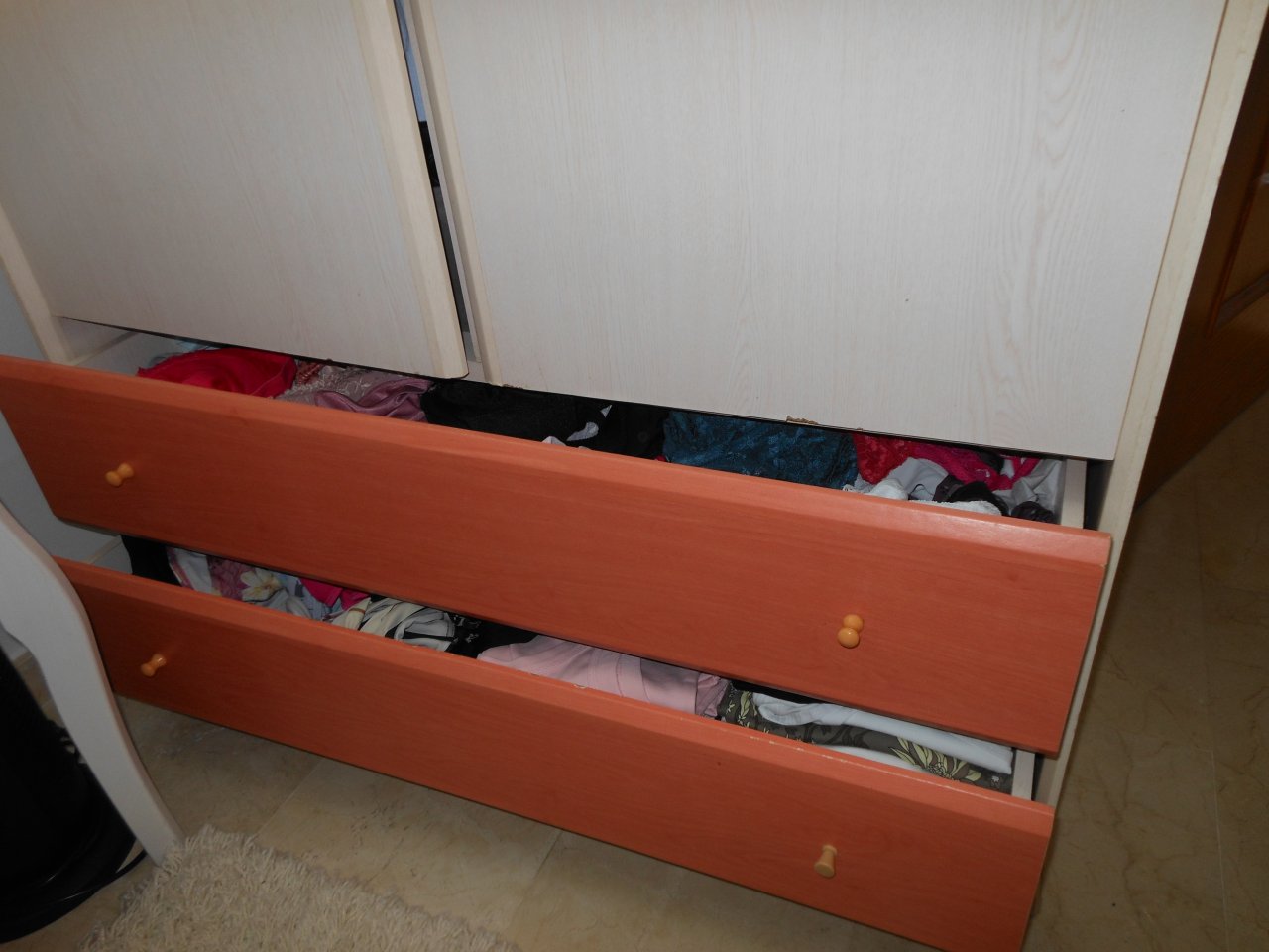 Großer Kleiderschrank  Höhe:210 cm ,Breite:100 cm , Tiefe : 58 cm,