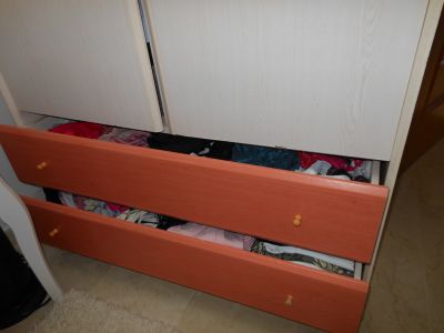 Großer Kleiderschrank  Höhe:210 cm ,Breite:100 cm , Tiefe : 58 cm,
