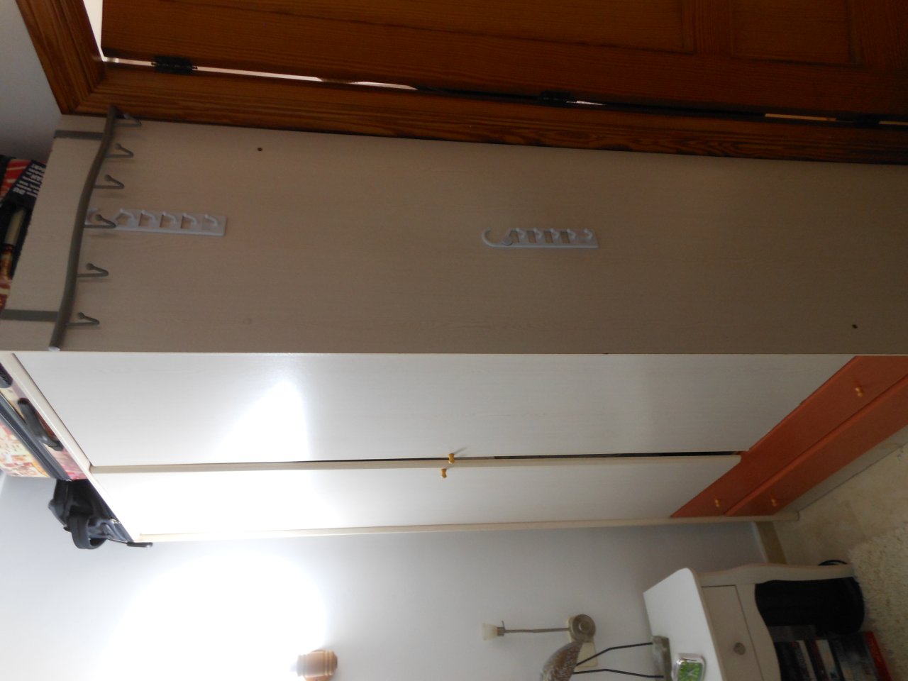 Großer Kleiderschrank  Höhe:210 cm ,Breite:100 cm , Tiefe : 58 cm,