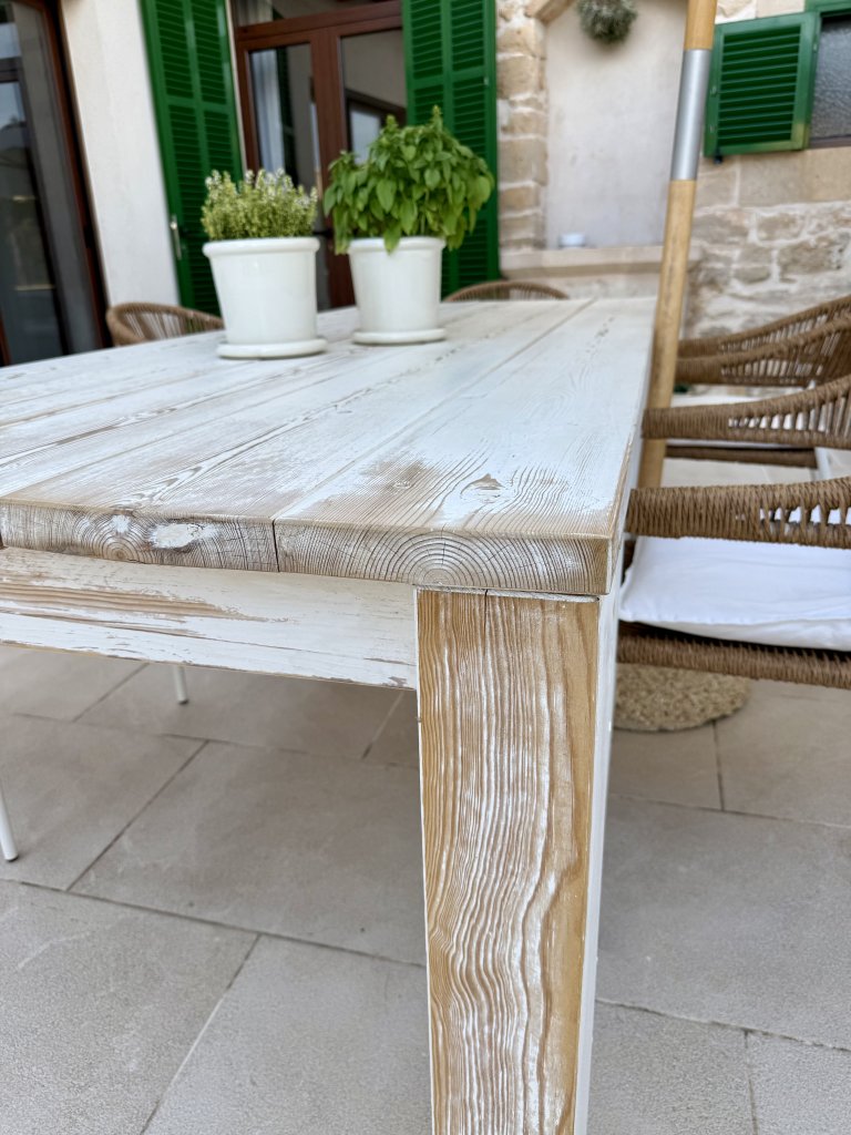 Großer, massiver Holztisch zu verkaufen