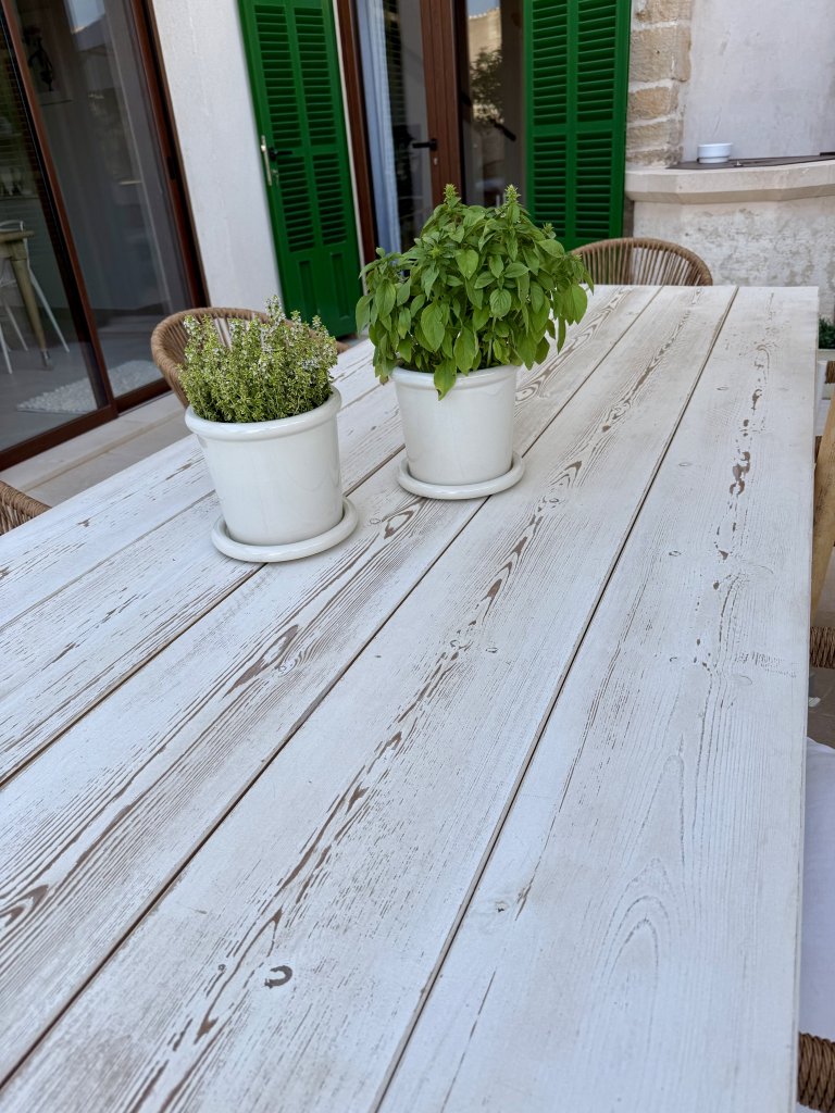 Großer, massiver Holztisch zu verkaufen
