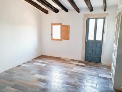 large bright room, furnished, small kitchenette, shower room, WLAN, garden share, balcony, pool.