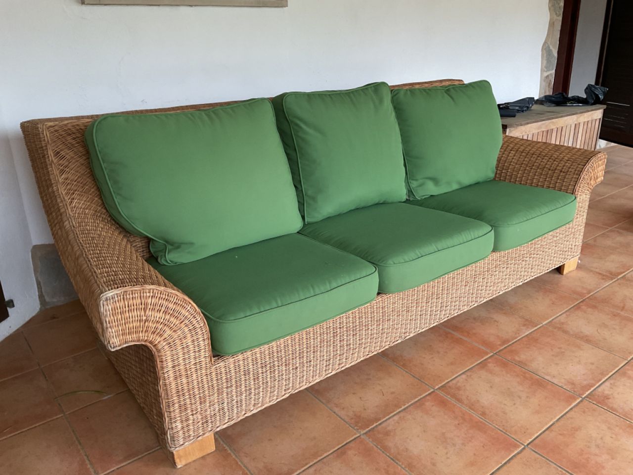 großes Outdoor-Sofa.