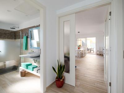 Großzügiges Reihenhaus mit Pool und Dachterrasse in SIllot