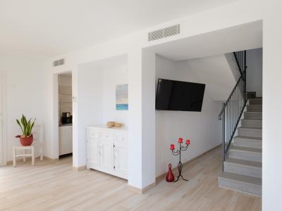 Großzügiges Reihenhaus mit Pool und Dachterrasse in SIllot