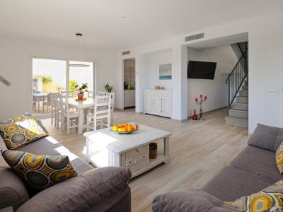 Großzügiges Reihenhaus mit Pool und Dachterrasse in SIllot