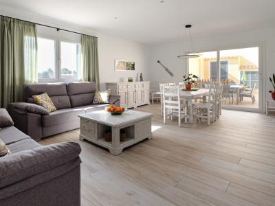 Großzügiges Reihenhaus mit Pool und Dachterrasse in SIllot