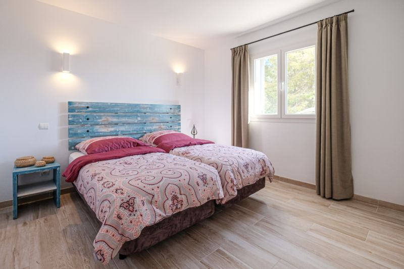 Großzügiges Reihenhaus mit Pool und Dachterrasse in SIllot