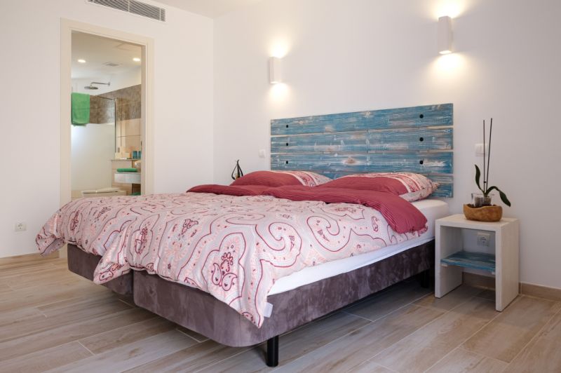 Großzügiges Reihenhaus mit Pool und Dachterrasse in SIllot