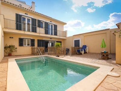 Großzügiges Reihenhaus mit Pool und Dachterrasse in SIllot