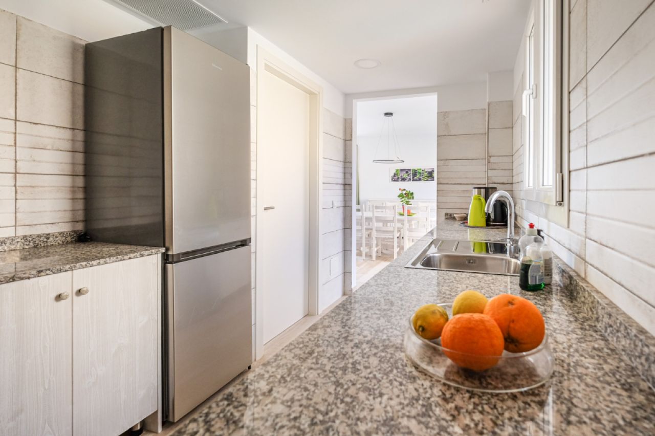 Großzügiges Reihenhaus mit Pool und Dachterrasse in SIllot