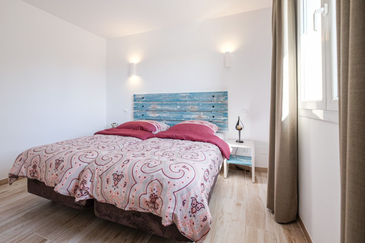 Großzügiges Reihenhaus mit Pool und Dachterrasse in SIllot