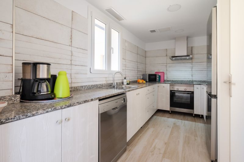 Großzügiges Reihenhaus mit Pool und Dachterrasse in SIllot