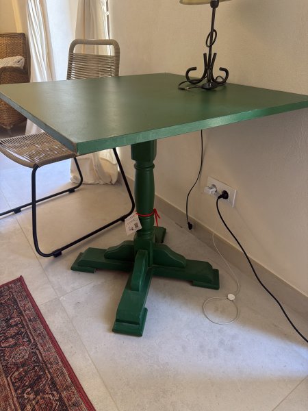 Grüner Tisch zu verschenken