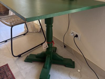 Grüner Tisch zu verschenken