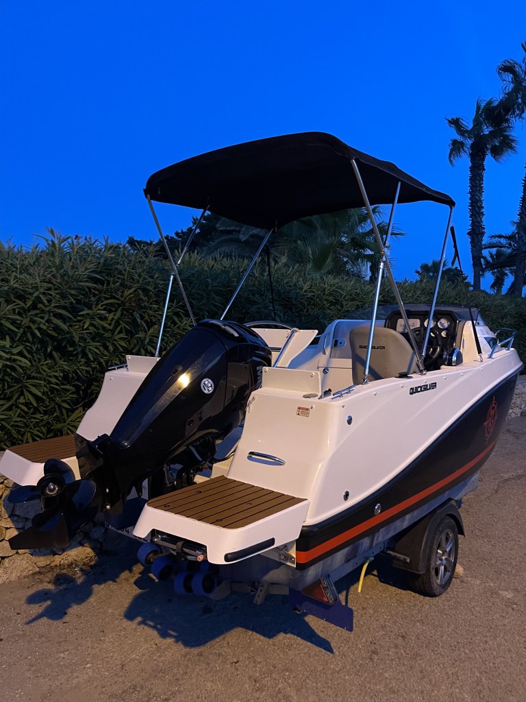 Shared ownership motorboat Quicksilver 470 Cabin, 100 HP with trailer in Cala Murada