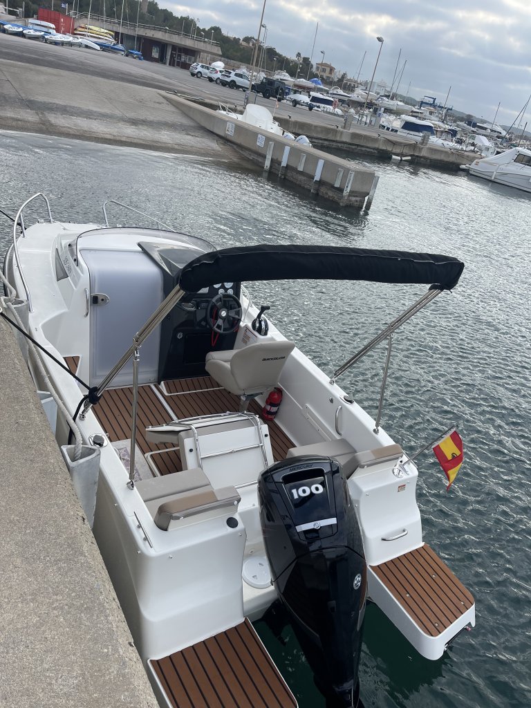 Shared ownership motorboat Quicksilver 470 Cabin, 100 HP with trailer in Cala Murada