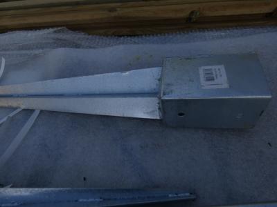 Halterungen für Zaunpfosten abzugeben