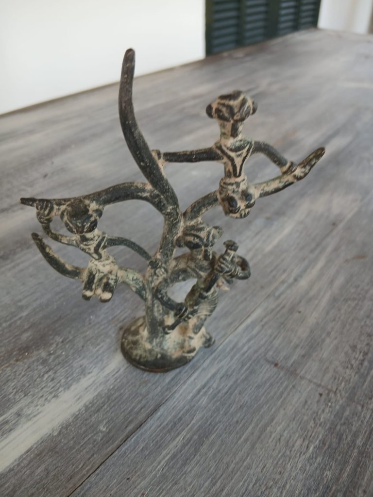 Handbemalte indische Holz & Ton und Dhocra-Bronce-Figuren