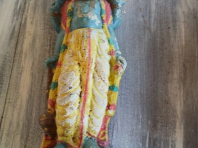 Handbemalte indische Holz & Ton und Dhocra-Bronce-Figuren