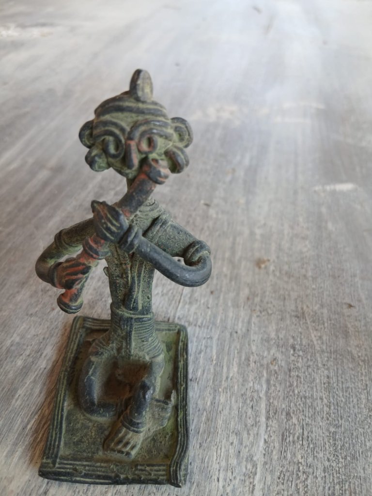 Handbemalte indische Holz & Ton und Dhocra-Bronce-Figuren