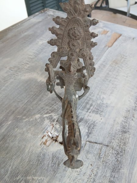 Handbemalte indische Holz & Ton und Dhocra-Bronce-Figuren