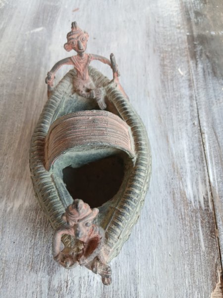Handbemalte indische Holz & Ton und Dhocra-Bronce-Figuren