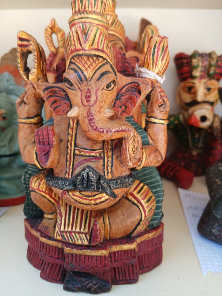 Handbemalte indische Holz & Ton und Dhocra-Bronce-Figuren