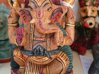 Handbemalte indische Holz & Ton und Dhocra-Bronce-Figuren