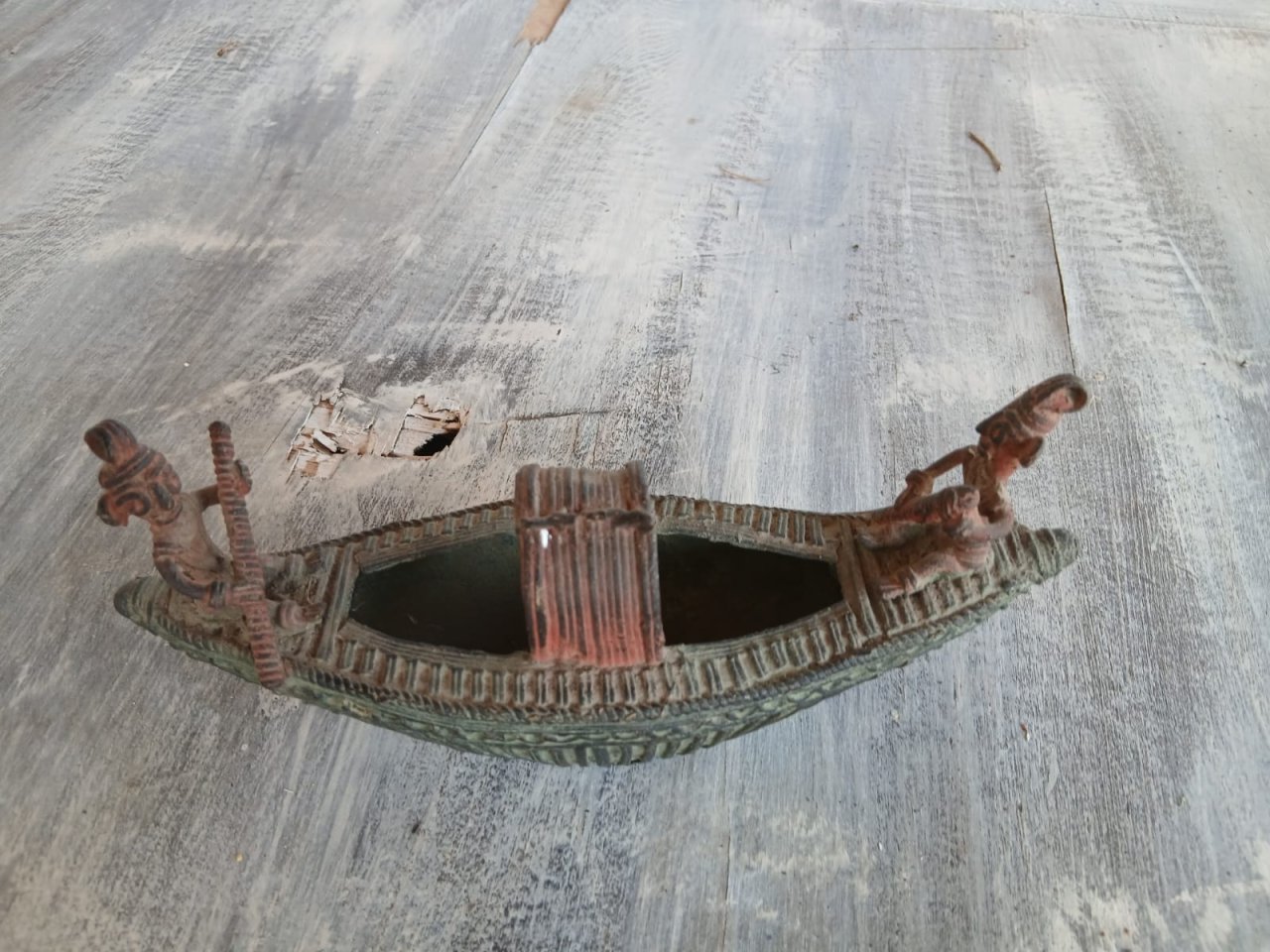 Handbemalte indische Holz & Ton und Dhocra-Bronce-Figuren