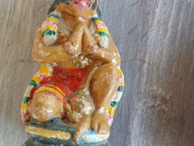 Handbemalte indische Holz & Ton und Dhocra-Bronce-Figuren