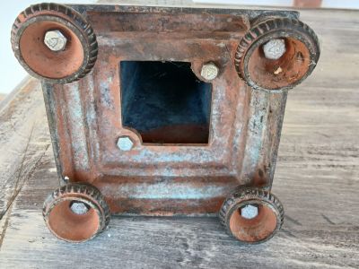 Handbemalte indische Holz & Ton und Dhocra-Bronce-Figuren