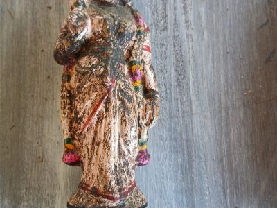 Handbemalte indische Holz & Ton und Dhocra-Bronce-Figuren