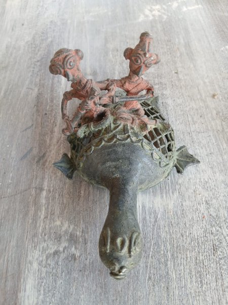 Handbemalte indische Holz & Ton und Dhocra-Bronce-Figuren