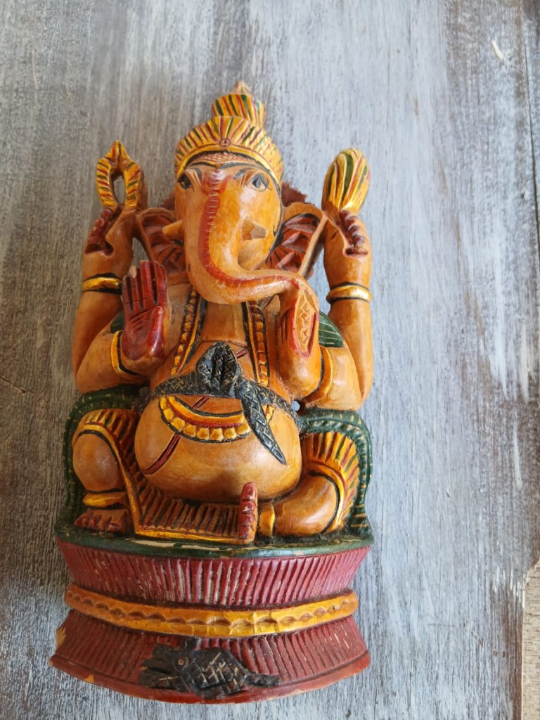 Handbemalte indische Holz & Ton und Dhocra-Bronce-Figuren