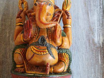 Handbemalte indische Holz & Ton und Dhocra-Bronce-Figuren