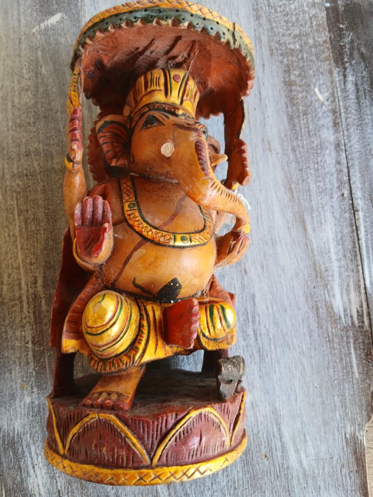 Handbemalte indische Holz & Ton und Dhocra-Bronce-Figuren