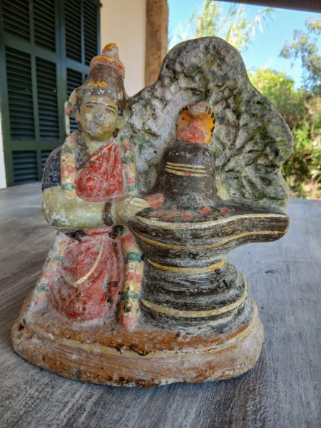 Handbemalte indische Holz & Ton und Dhocra-Bronce-Figuren