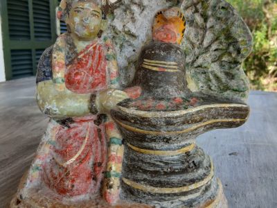 Handbemalte indische Holz & Ton und Dhocra-Bronce-Figuren