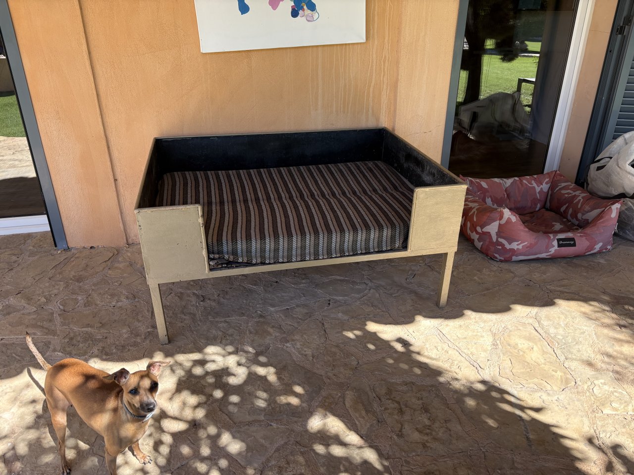 handgefertigtes Eisenbett für Hunde