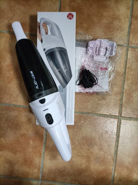Handheld vacuum