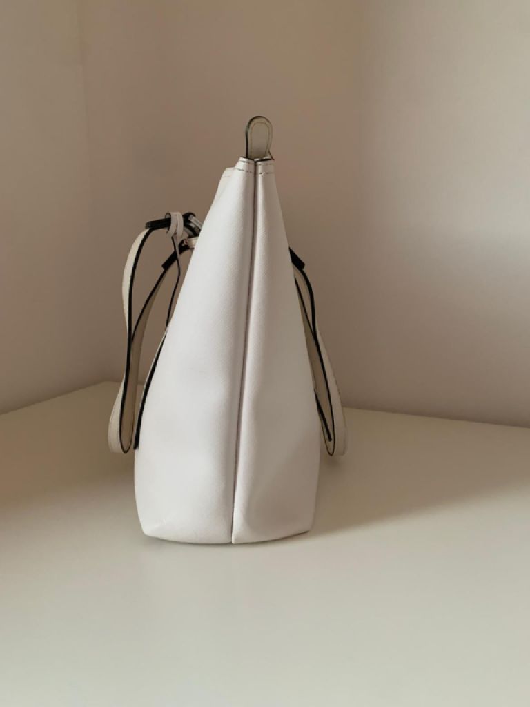 Handbag Celvin Klein, white, like new