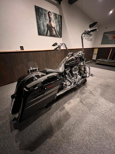 HARLEY-DAVIDSON Road King