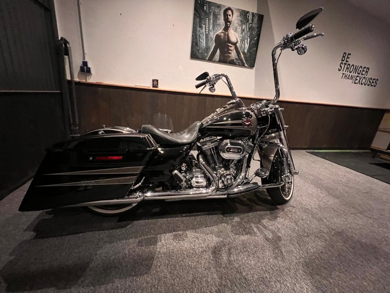 HARLEY-DAVIDSON Road King