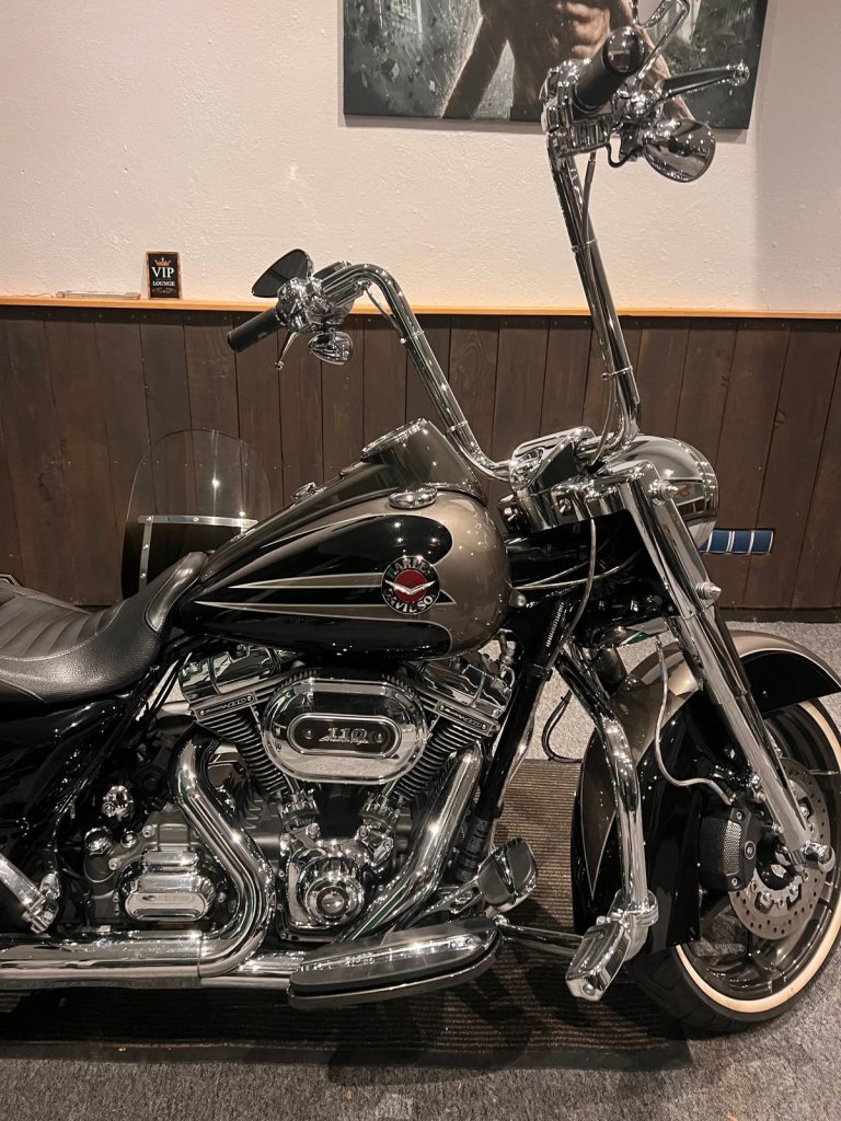 HARLEY-DAVIDSON Road King