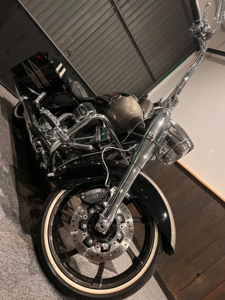 HARLEY-DAVIDSON Road King