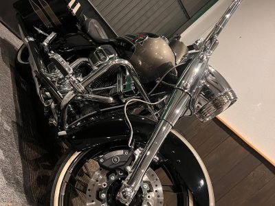 HARLEY-DAVIDSON Road King
