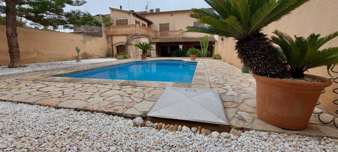 Haus im Dorf mit Pool, neben der Rafa Nadal Akademie (Manacor)