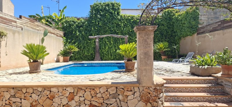 Haus im Dorf mit Pool, neben der Rafa Nadal Akademie (Manacor)